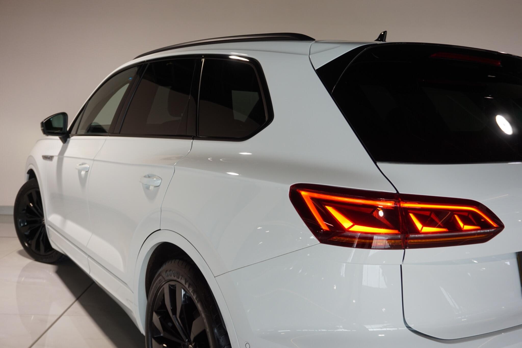 Volkswagen Touareg 3.0 TDI V6 Black Edition SUV 5dr Diesel Tiptronic 4Motion Euro 6 (s/s) (231 ps)